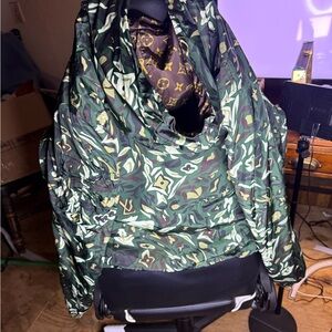 Camouflage windbreaker